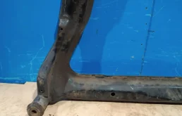 Подрамник двигателя для Nissan X-Trail 2011 года на фотографиях