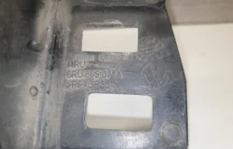 Кронштейн крыла передний левый для Volkswagen Polo 2018 года на фотографиях