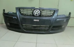 Бампер для Volkswagen Polo 2008 года на фотографиях