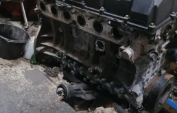 Двигатель без навесного для BMW 1er 2006 года на фотографиях