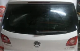 Крышка багажника для Volkswagen Tiguan 2009 года на фотографиях