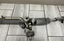 Рулевая рейка для Audi A4 2005 года на фотографиях
