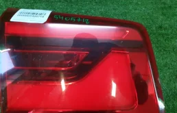 Фонарь внутренний левый для Toyota Land Cruiser 2021 года на фотографиях