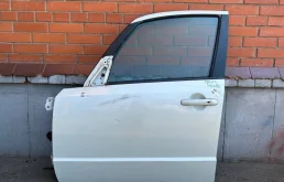 Дверь передняя левая для Suzuki SX4 2009 года на фотографиях