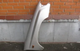 Крыло правое для Subaru Forester 2002 года на фотографиях