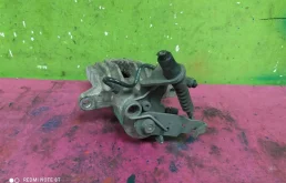 Суппорт задний правый для Skoda Octavia 2009 года на фотографиях