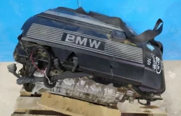 Двигатель без навесного для BMW 5er 2004 года на фотографиях