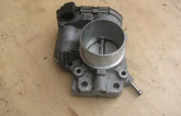 Дроссельная заслонка для Hyundai Solaris 2015 года на фотографиях