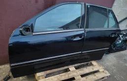 Двери для Mercedes-Benz C class 2006 года на фотографиях