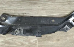 Кронштейн правой фары верхний для Volkswagen Polo на фотографиях