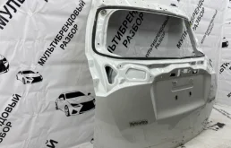 Молдинг крышки багажника для Toyota RAV4 2013 года на фотографиях