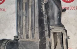 Корпус воздушного фильтра для Volkswagen Tiguan 2010 года на фотографиях