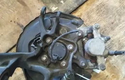 Суппорт задний левый для Toyota Avensis на фотографиях