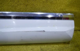 Накладка двери багажника для Volkswagen Touareg 2014 года на фотографиях