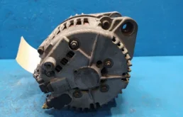 Генератор для Nissan X-Trail 2002 года на фотографиях