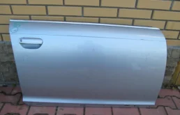 Дверь передняя правая для Audi A6 2002 года на фотографиях