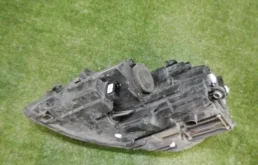 Фара правая для Volkswagen Jetta 2015 года на фотографиях