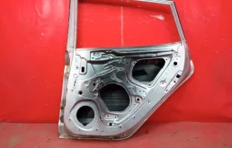 Накладка на дверь задняя правая для Hyundai Solaris 2010 года на фотографиях