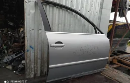 Дверь передняя правая для Volkswagen Passat 2003 года на фотографиях