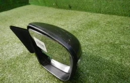 Стекла и зеркала для Nissan X-Trail 2021 года на фотографиях