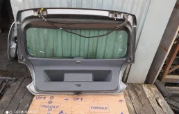 Дверь багажника для Volkswagen Polo 2014 года на фотографиях