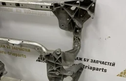 Подрамник двигателя для BMW 5er 2021 года на фотографиях