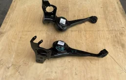 Рычаг продольный задний левый для Toyota RAV4 2004 года на фотографиях