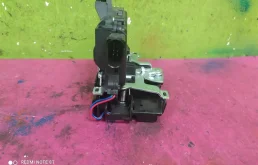 Замок передней левой двери для Skoda Octavia 2009 года на фотографиях