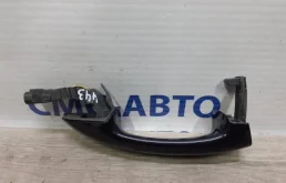 Уплотнитель передней правой двери для Volkswagen Touareg 2018 года на фотографиях