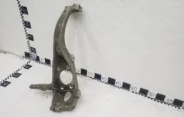 Кулак поворотный правый для Porsche Macan на фотографиях