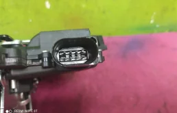 Замок передней левой двери для Skoda Octavia 2009 года на фотографиях