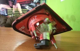 Фонарь внутренний правый для Volkswagen Passat 2008 года на фотографиях