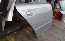 Двери для Audi A4 2006 года на фотографиях