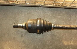 Привод передний левый для Toyota Corolla 2011 года на фотографиях