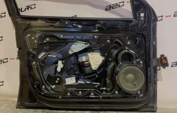 Дверь передняя левая для Volkswagen Passat 2010 года на фотографиях