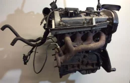 Двигатель без навесного для Audi A4 1996 года на фотографиях