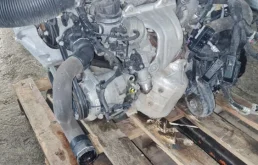 Двигатель без навесного для Opel Astra 2015 года на фотографиях