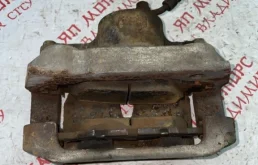 Суппорт передний левый для Lexus IS 2011 года на фотографиях