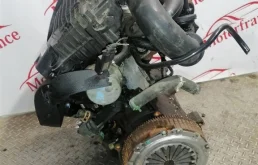 Двигатель без навесного для Renault Kangoo 2001 года на фотографиях