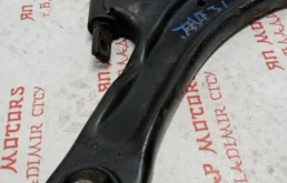 Рычаг передний правый нижний для Nissan X-Trail 2001 года на фотографиях