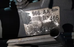 Двигатель без навесного для Ford Explorer 2003 года на фотографиях