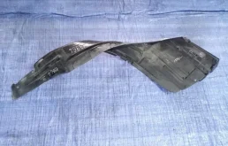 Подкрылок передний левый для Suzuki Grand Vitara 2006 года на фотографиях