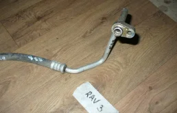 Усилитель переднего бампера для Toyota RAV4 2010 года на фотографиях