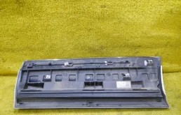 Накладка двери багажника для Volkswagen Touareg 2014 года на фотографиях