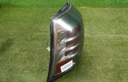 Фонарь левый для Toyota Land Cruiser 2011 года на фотографиях