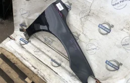 Крыло правое для Volvo S80 2009 года на фотографиях