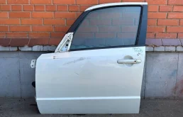 Дверь передняя левая для Suzuki SX4 2009 года на фотографиях