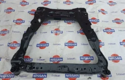 Подрамник двигателя для Nissan Qashqai 2023 года на фотографиях