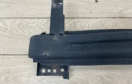 Усилитель переднего бампера для Volkswagen Tiguan 2008 года на фотографиях