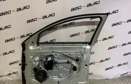 Дверь передняя правая для Volvo S40 2012 года на фотографиях